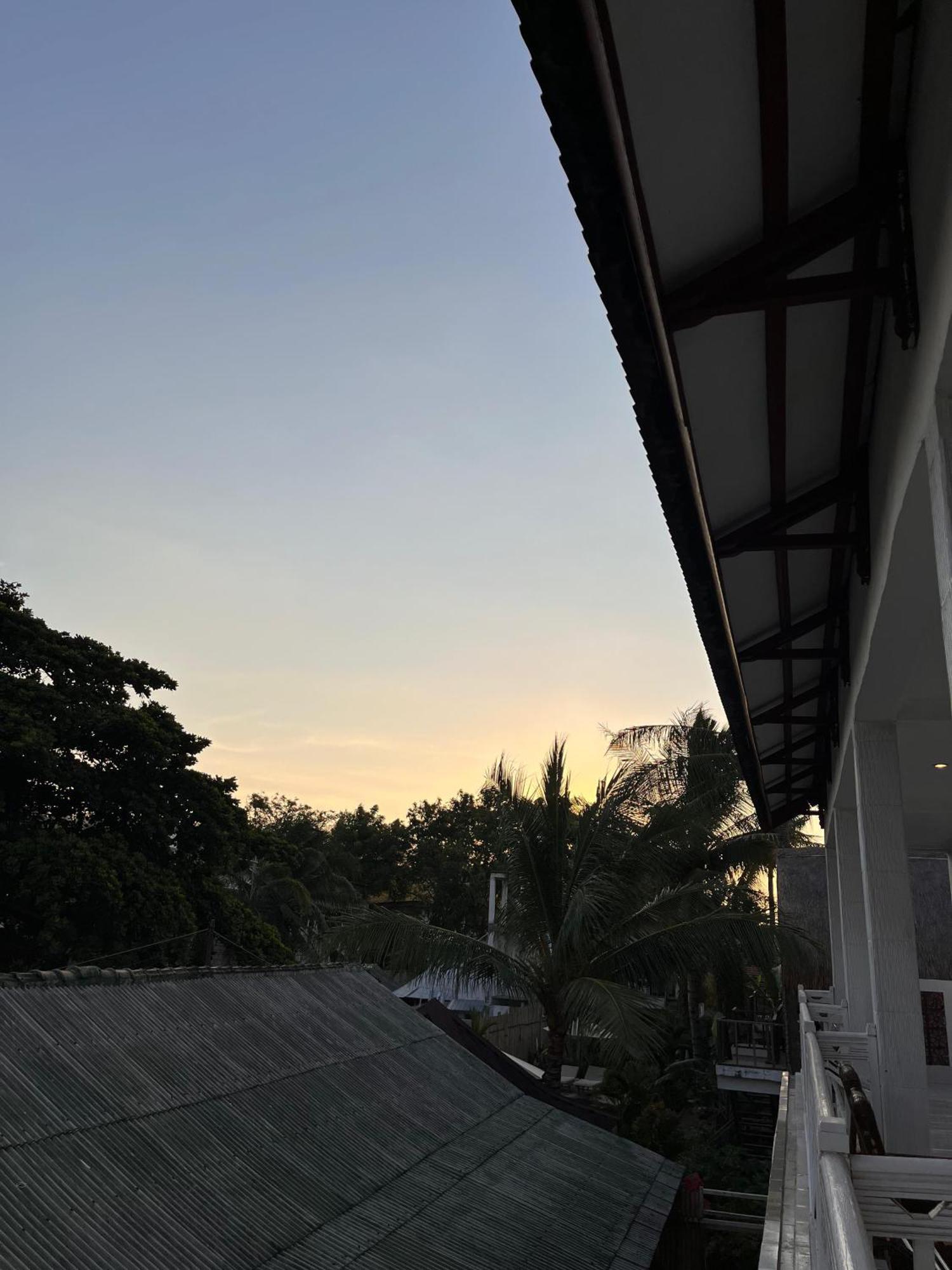 Bale Sunrise Hotel Gili Trawangan Exterior photo